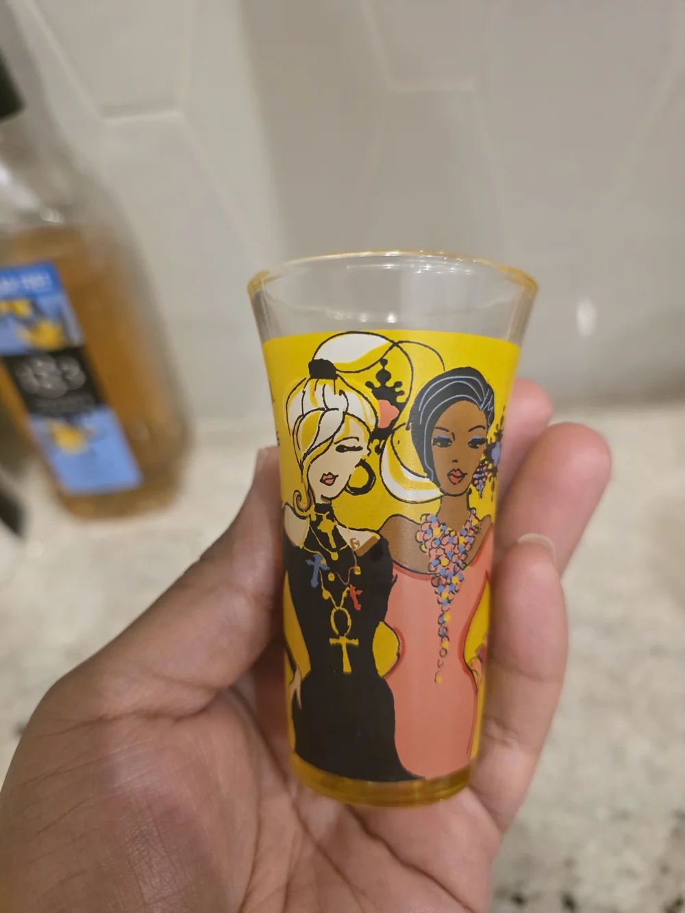 Drinks Well With Others Girlfriend Chic Party Cocktail Shot Glasses Set Of 2 - Picture 3 of 8